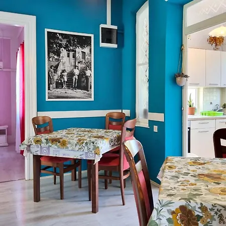Apartman Lea *